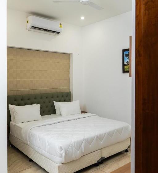 Номер Deluxe Кровать Кинг, The Lodgers Hotel Near India Expo Centre & Mart Greater Noida