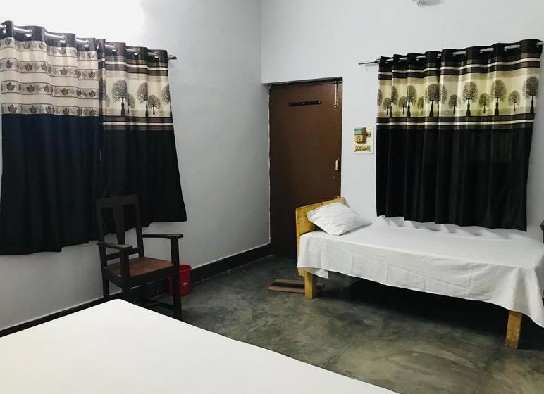 Quarto Triplo Estandar, Balaji Atithi Bhawan