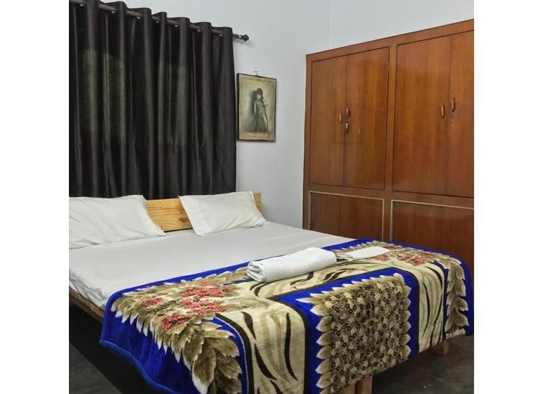 Quarto Triplo Estandar, Balaji Atithi Bhawan