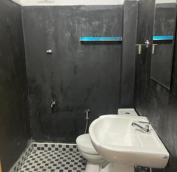 اتاق خانوادگی با چشم‌انداز کوه, Eagles Lodge   Kandy