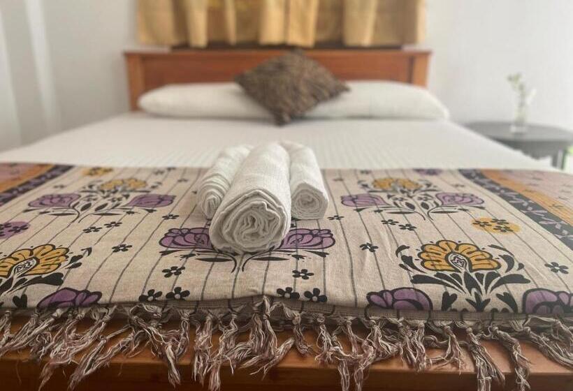 اتاق لوکس, Eagles Lodge   Kandy