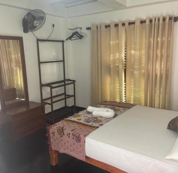 اتاق لوکس, Eagles Lodge   Kandy