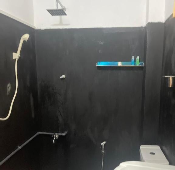 اتاق لوکس, Eagles Lodge   Kandy