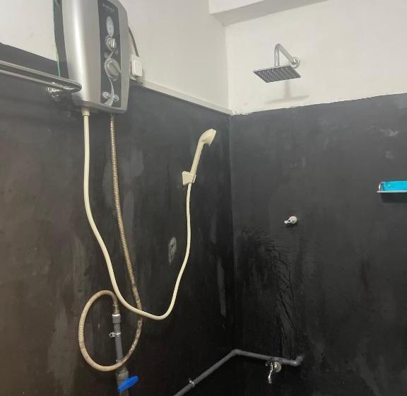 اتاق لوکس, Eagles Lodge   Kandy