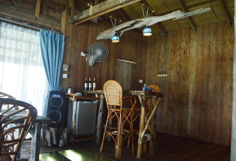 اتاق لوکس با چشم‌انداز دریا, Salacia S Suite