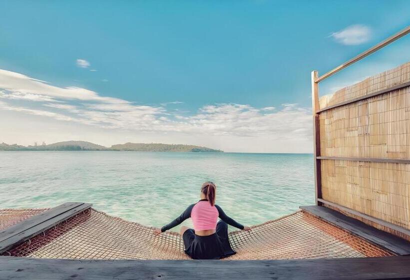 اتاق لوکس با چشم‌انداز دریا, Salacia S Suite