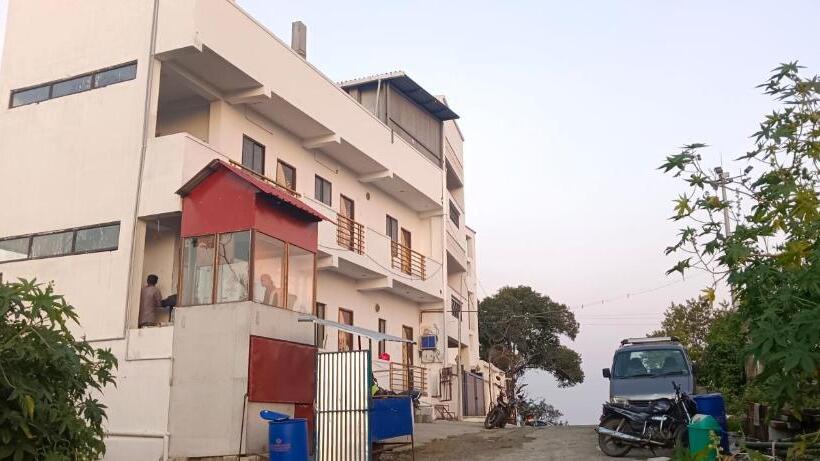 سوییت جونیور, Tj Linga Rooms Stay