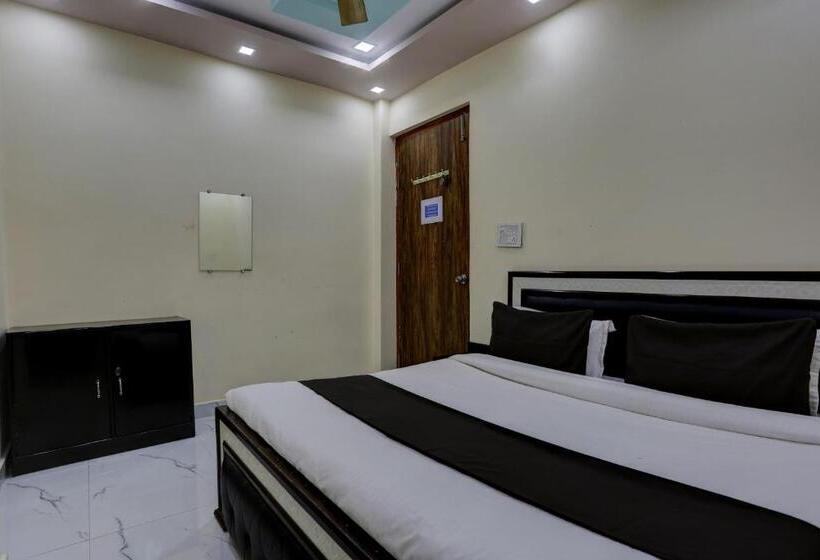 اتاق کلاسیک سه تخته, Oyo Flagship Hotel Omex
