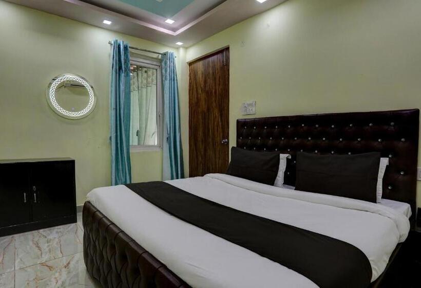 اتاق کلاسیک سه تخته, Oyo Flagship Hotel Omex