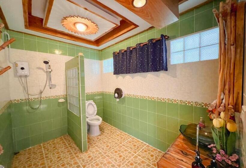 Economy Quadruple Room, เนริสารีสอร์ท เขาค้อ