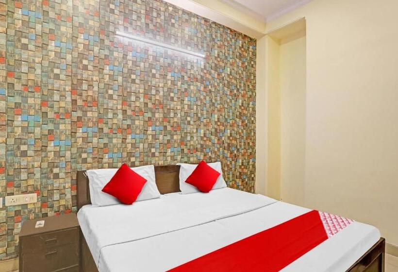 Трехместный Номер Классика, Oyo Flagship 81144 Hotel Maharaja
