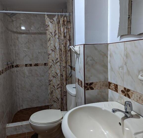 اتاق ساده سه‌ نفره, Sumaq Dreams Ayacucho
