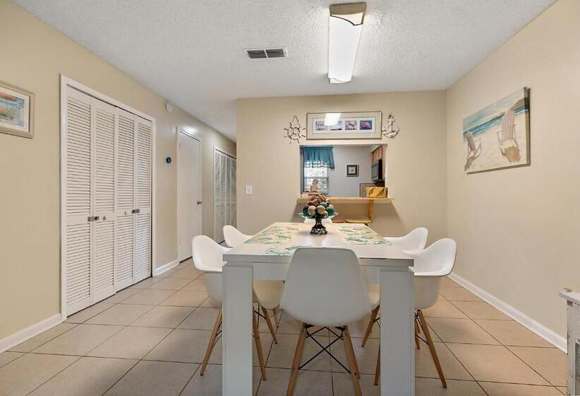 Апартаменты 1 Спальня с Балконом, Jax Beach House  1 Minute Walk To Beach