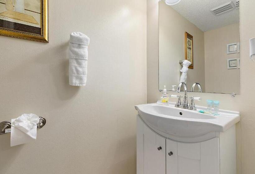 Апартаменты 1 Спальня с Балконом, Jax Beach House  1 Minute Walk To Beach
