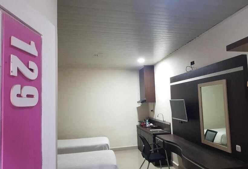 带大床的豪华间, Capital O 93263 Linge Land
