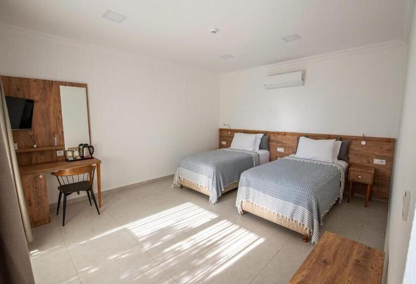 Номер Стандарт, Ephesus Retreat
