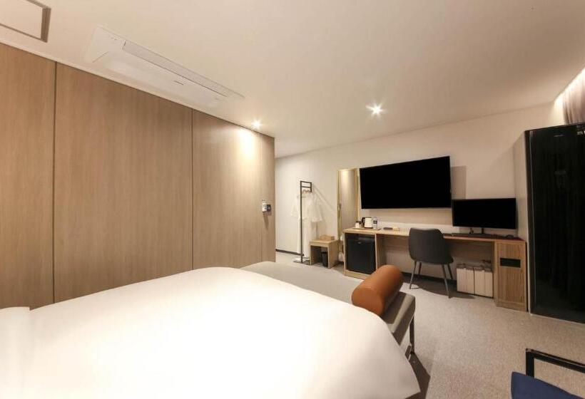 سوییت, Hound Hotel Sasang
