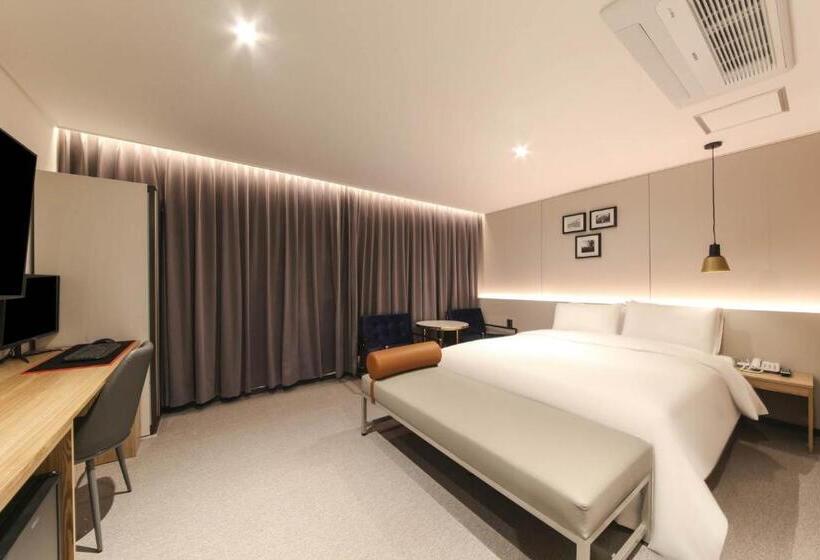 سوییت, Hound Hotel Sasang