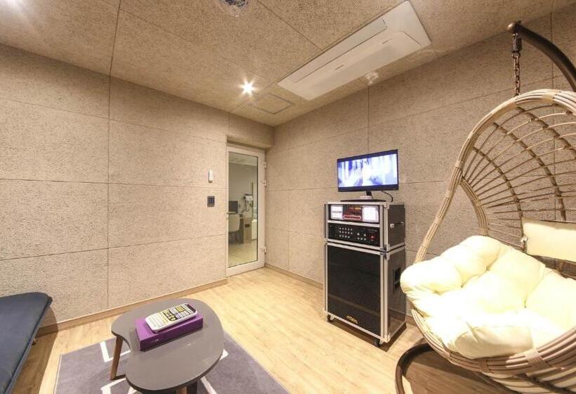 اتاق لوکس خانوادگی, Hound Hotel Sasang