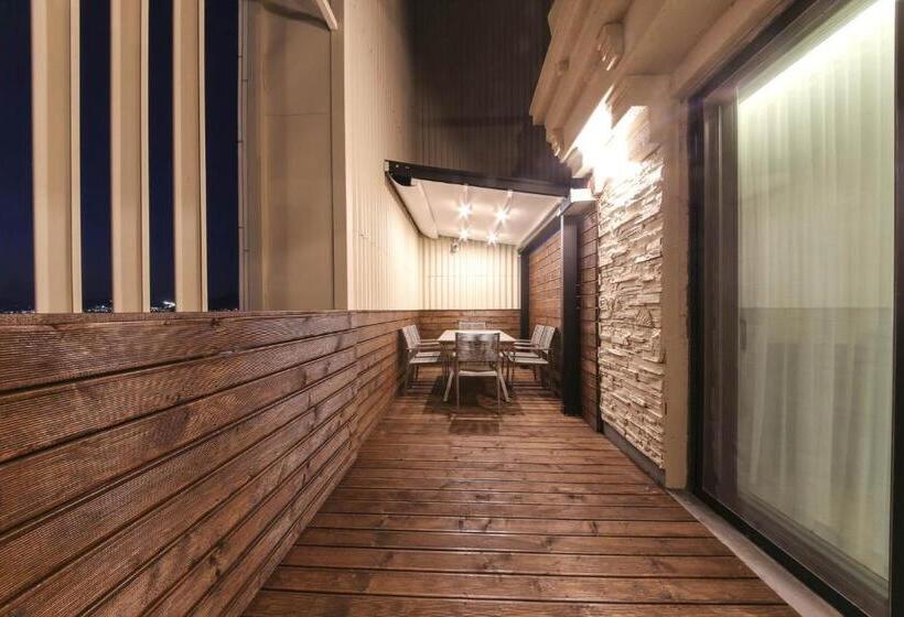 اتاق لوکس خانوادگی, Hound Hotel Sasang