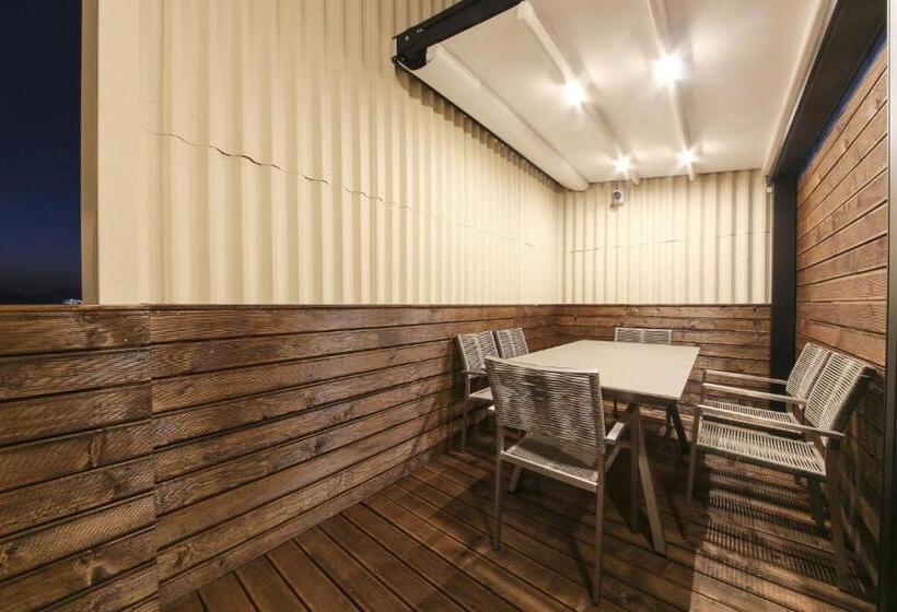 اتاق لوکس خانوادگی, Hound Hotel Sasang