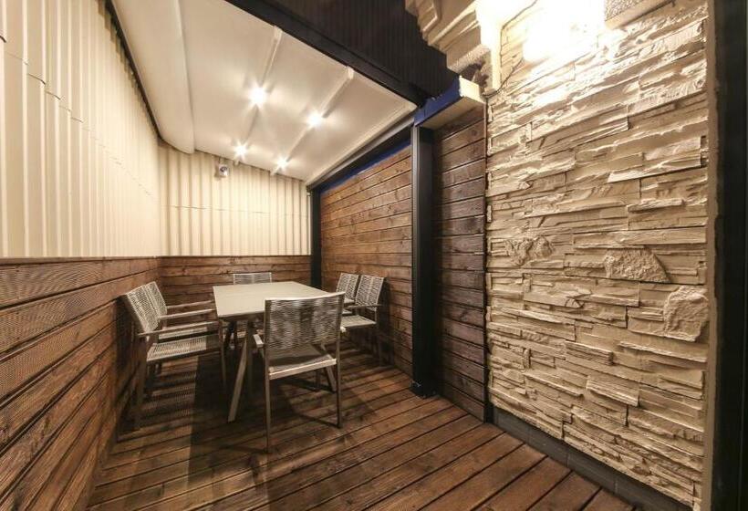 اتاق لوکس خانوادگی, Hound Hotel Sasang