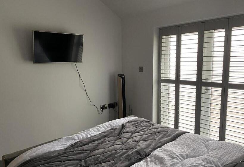 Deluxe Suite King Bed, The Moores Castle Holiday Suites