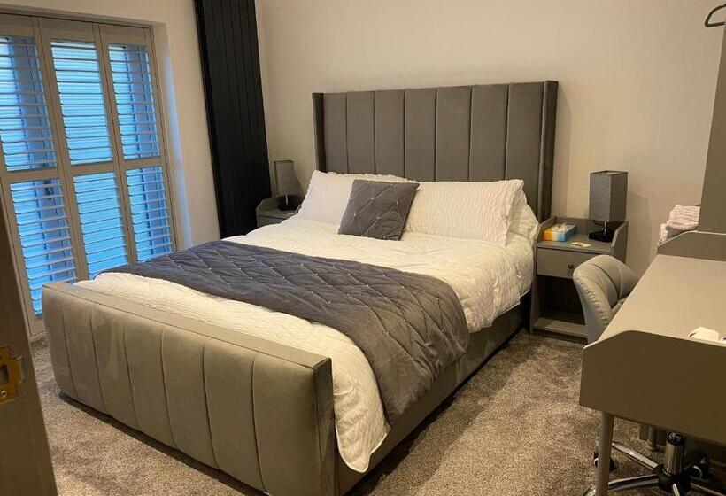 Deluxe Suite King Bed, The Moores Castle Holiday Suites