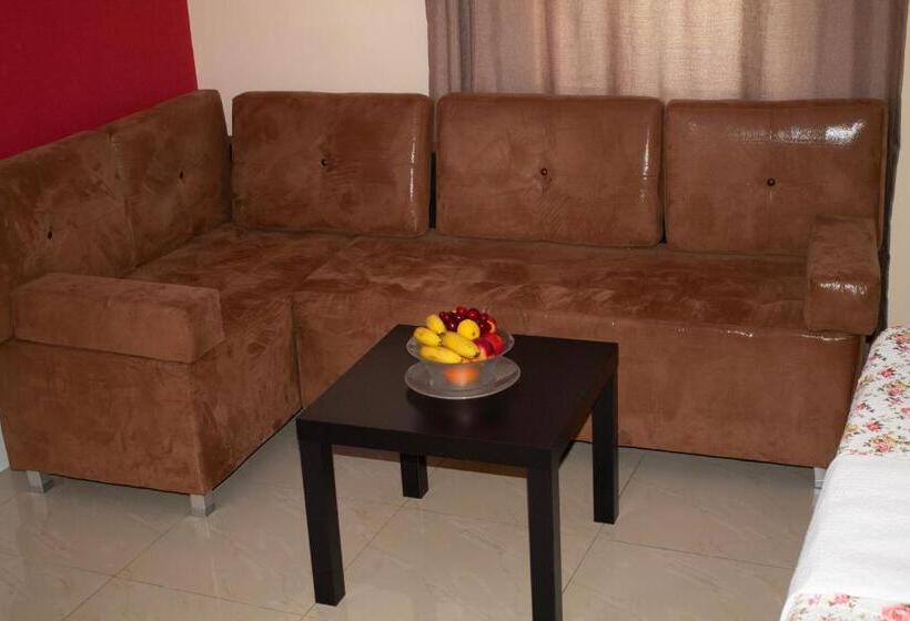 اتاق استاندارد چهار تخته, Living