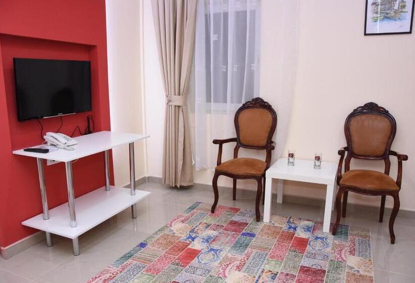 اتاق سوپریور, Living