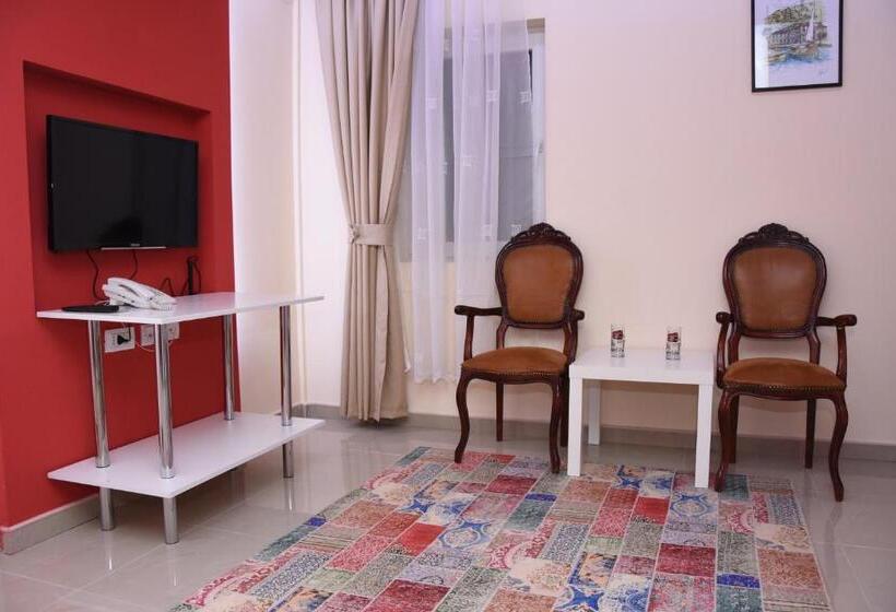اتاق سوپریور, Living