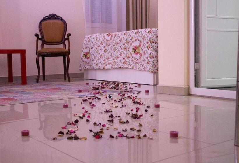 اتاق سوپریور, Living