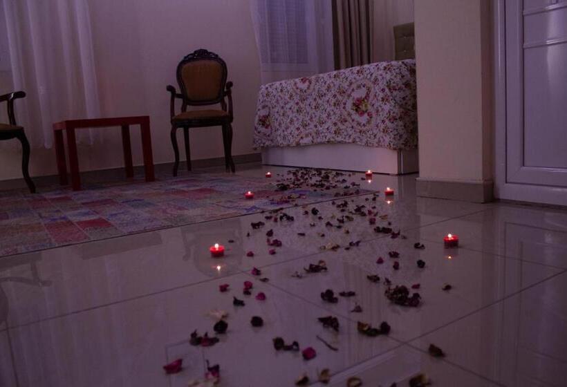اتاق سوپریور, Living