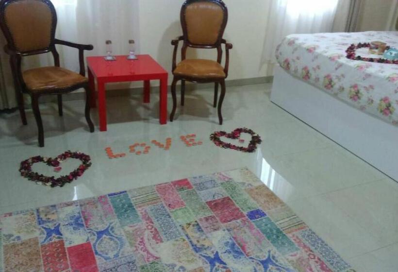 اتاق سوپریور, Living