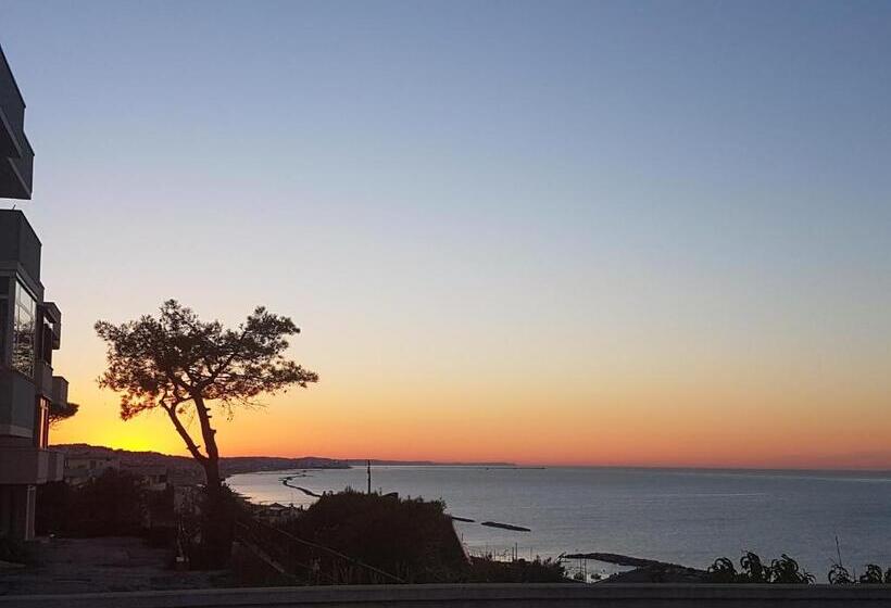 اتاق استاندارد با بالکن و چشم‌انداز دریا, B&b Villa Ngiolò Vista Mare