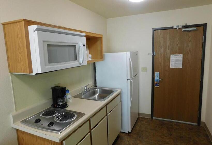 Номер Deluxe Адаптированный для Инвалидов, Days Inn & Suites By Wyndham Rochester South