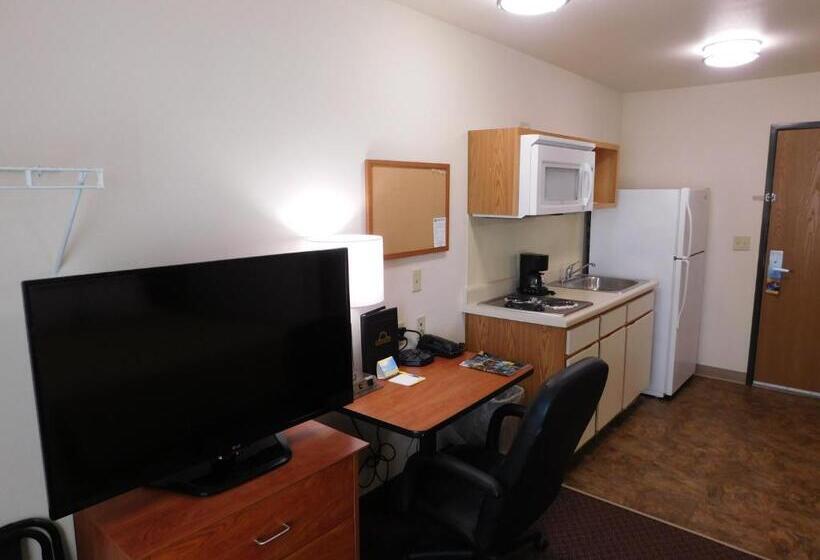 Номер Deluxe, Days Inn & Suites By Wyndham Rochester South