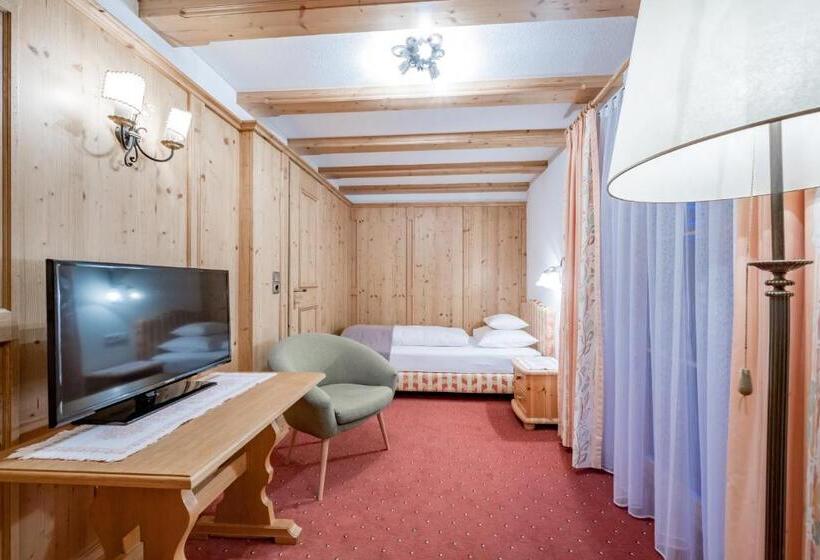 Номер Стандарт Индивидуальный с Балконом, Sandbur Das Walserhaus
