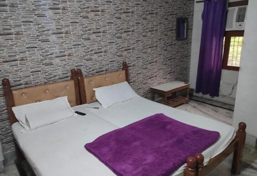 Quarto Superior, Shubhadra Guest House
