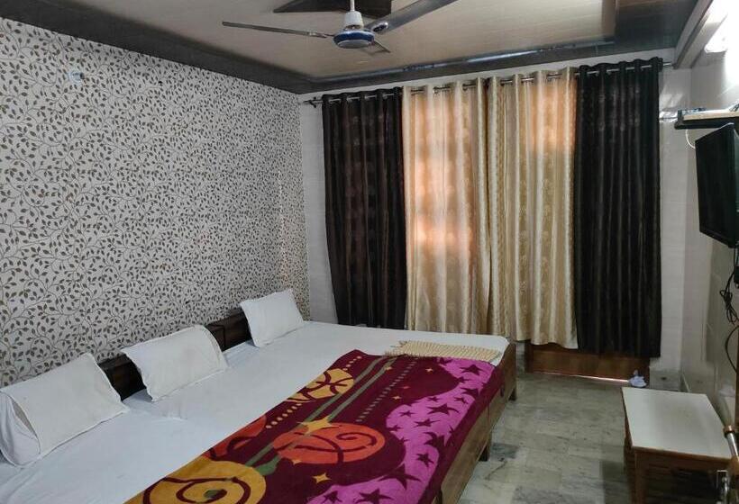 Quarto Triplo Superior, Shubhadra Guest House