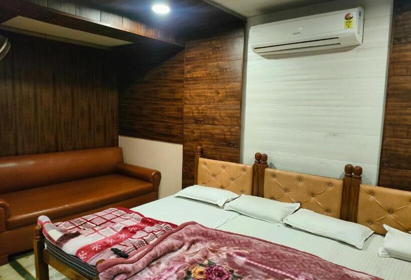 Quarto Superior Quádruplo, Shubhadra Guest House