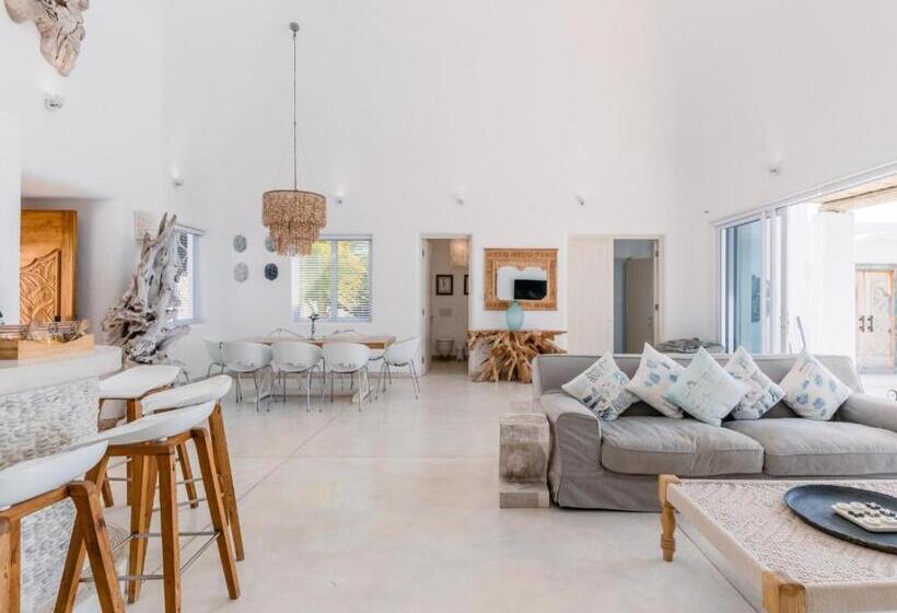 ویلای 3 خوابه, Villa Santorini