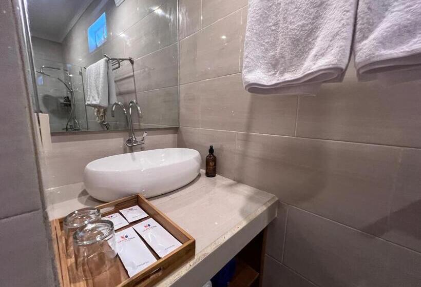 Номер Deluxe, Grand Yuna Hotel Nusa Penida