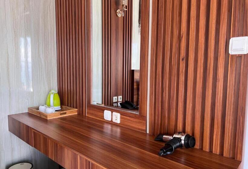 Студио Стандарт Вид на Бассейн, Grand Yuna Hotel Nusa Penida