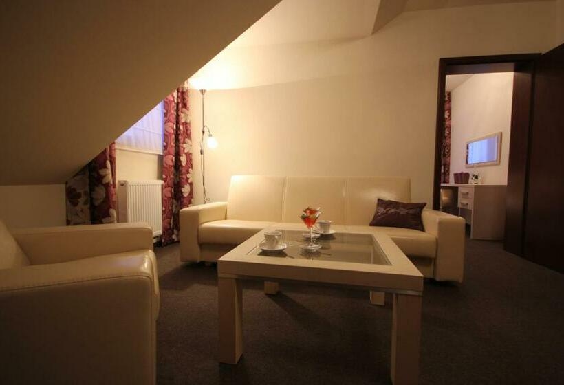 Люкс, Biała Akacja Resort & Business