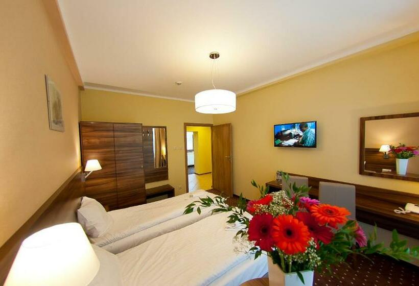 Quarto Estandar, Podium