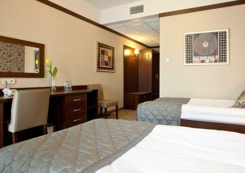 Quarto Estandar, Restauracja Platan