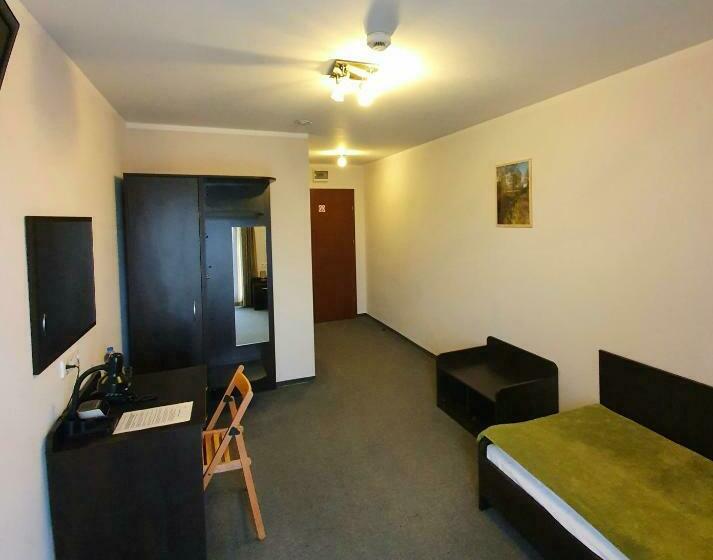 Quarto Estandar Individual, Solec
