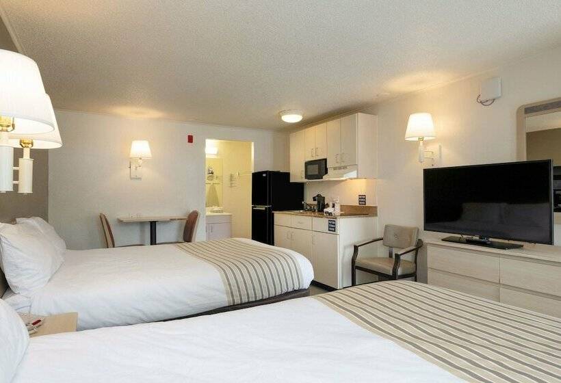 Standard Room 2 Double Beds, Suburban Studios Mentor   Cleveland Northeast