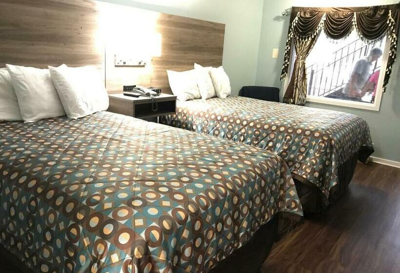 带2个双人床的标准工作室, Winton Inn & Suites